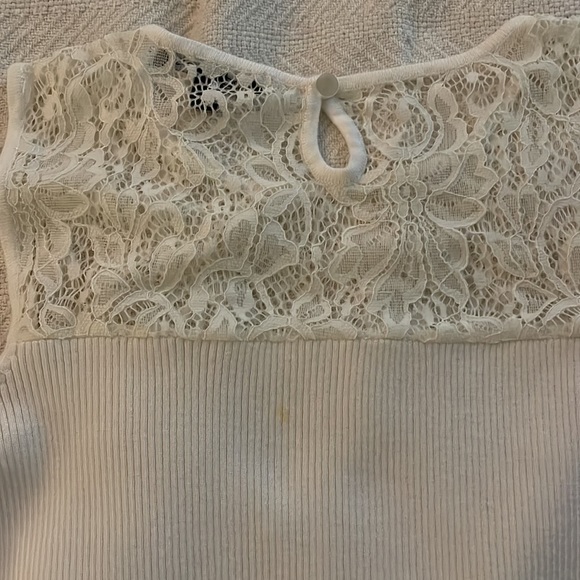 Women’s cold shoulder knit top - Picture 3 of 4